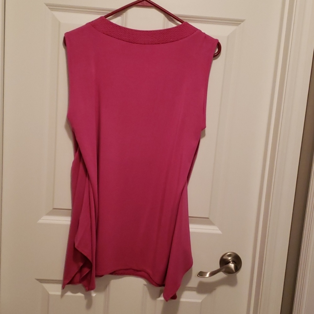 Pink tank with neck and front  detail - Picture 4 of 4